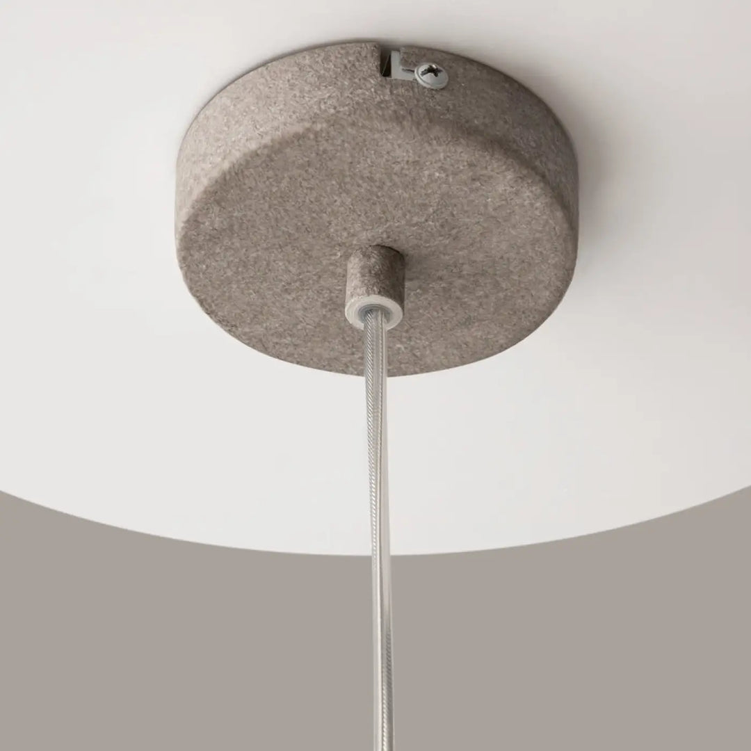 Suspension opus en luminaire gris texturé avec câble métallique élégant pour une lumière douce et un volume irrégulier