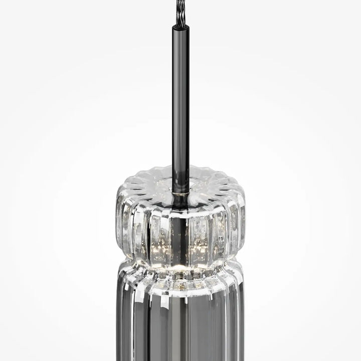 Suspension ordo led en verre clair avec design cylindrique facetté et tige de suspension noire élégante