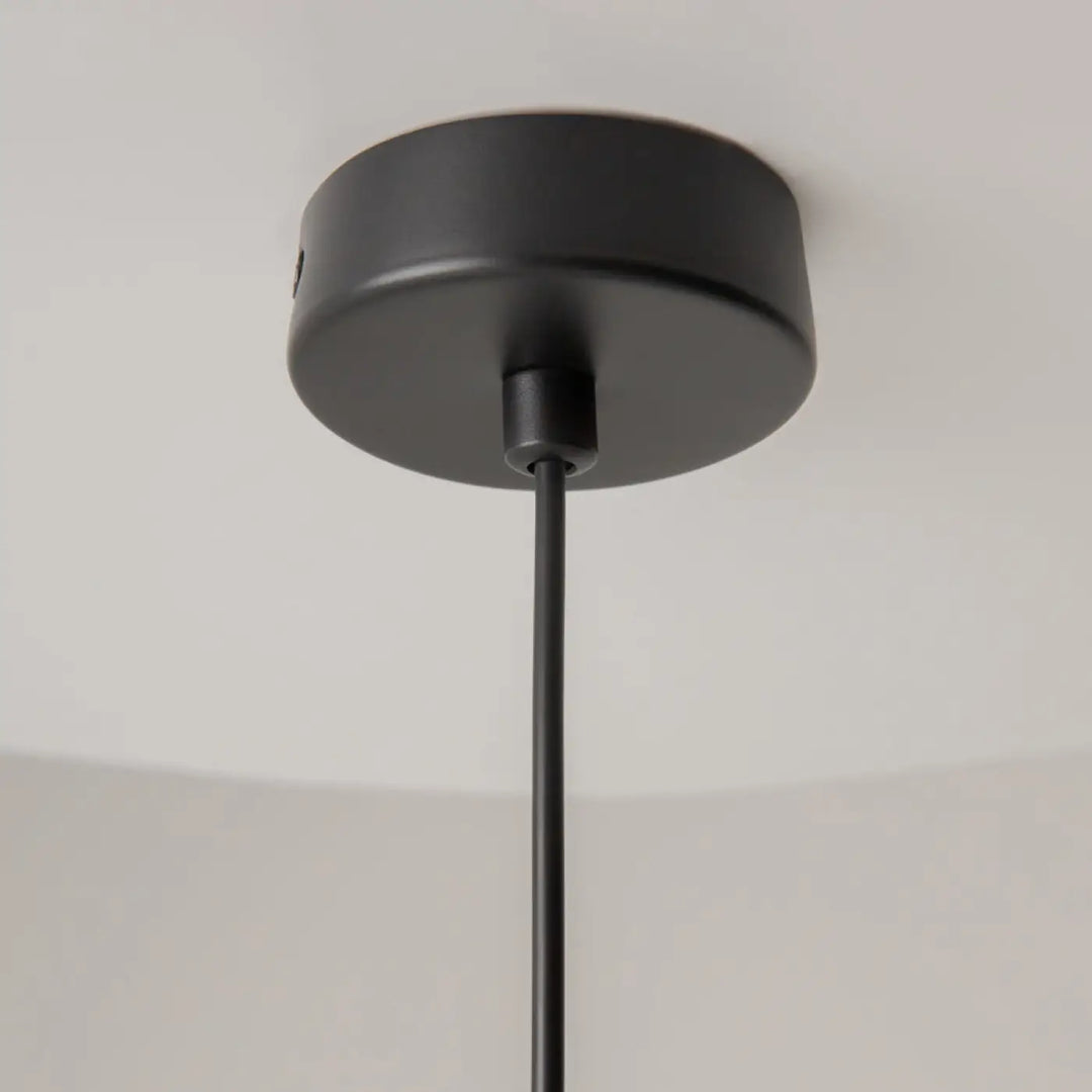 Suspension luminaire palette tube asymétrique avec finition mate noire et disque cuivré pour éclairage moderne