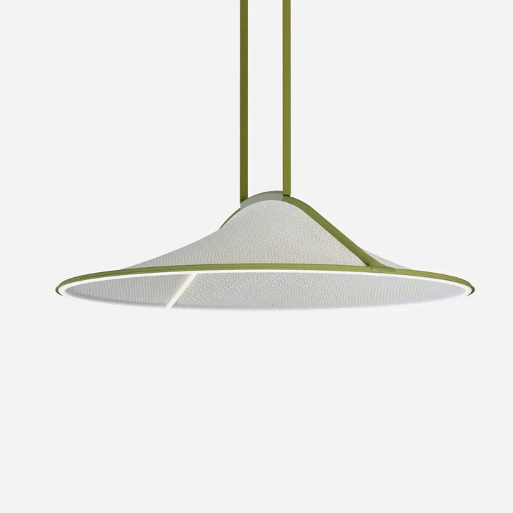 Suspension luminaire pantaya avec cadre olive et abat-jour en tissu tricot tendu blanc pour une lumière douce conçue par patricia urquiola