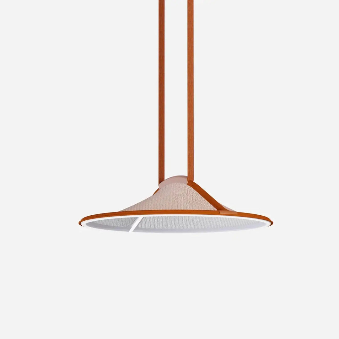 Suspension luminaire pantaya avec abat-jour en maille blanche tricot tendu et cordons en cuir marron lumière douce par patricia urquiola