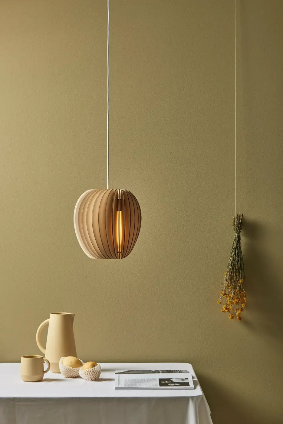 Suspension Pirum de Schneid Studio en bois de peuplier