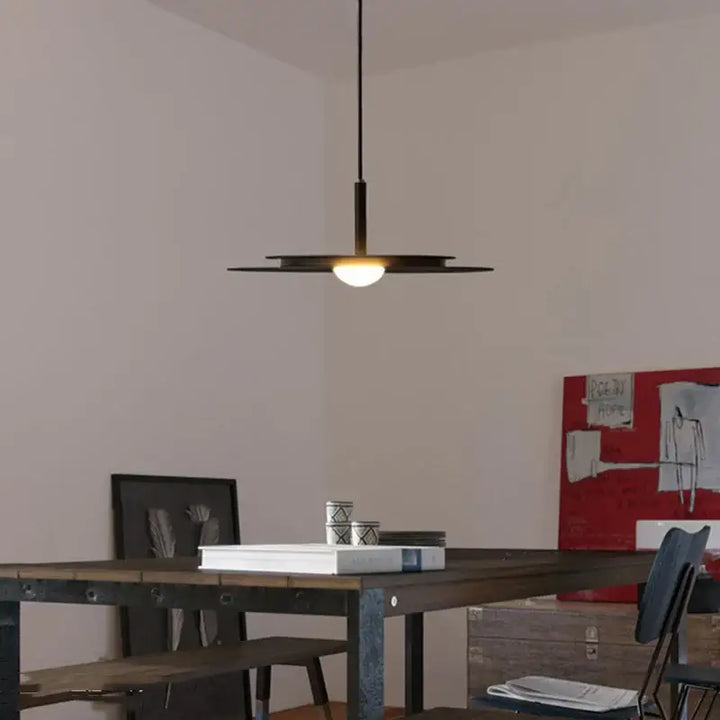 Suspension plate design métal noir et rouge pour salle à manger