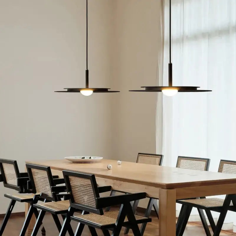 Suspension plate design métal noir et rouge pour salle à manger