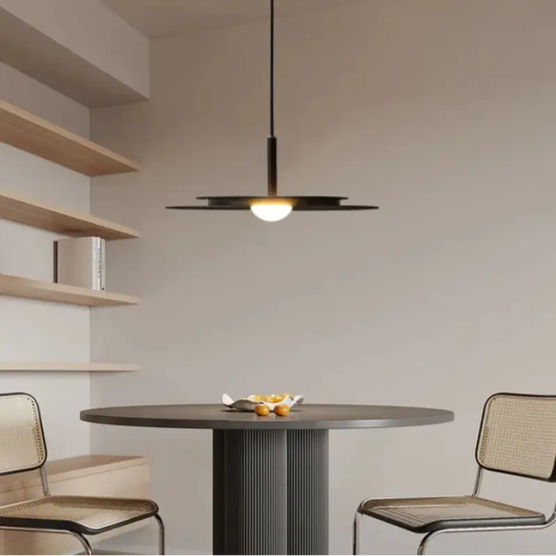 Suspension plate design métal noir et rouge pour salle à manger

