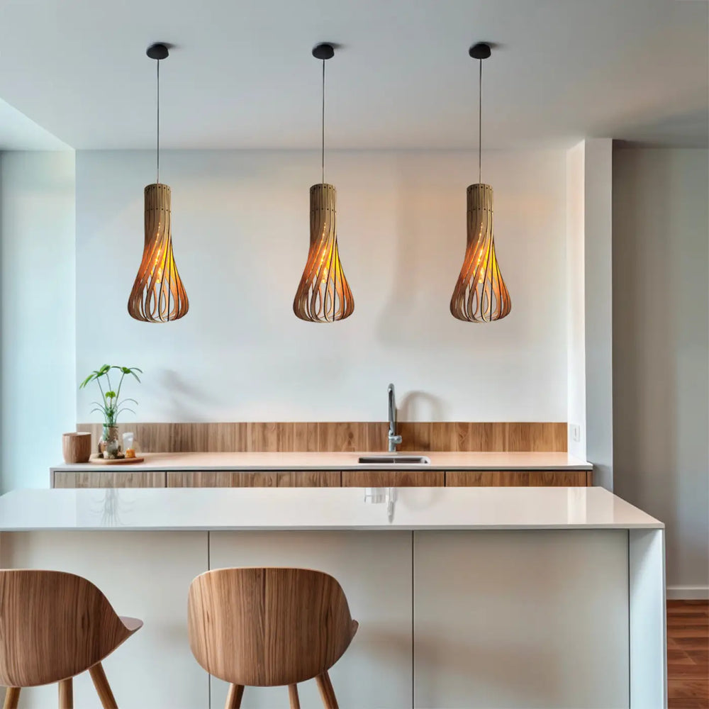 Trois suspensions püntakapanel en bois fsc tressé de couleur chaude pour éclairage intérieur élégant