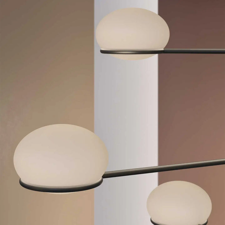 Suspension Coco noire et blanche dans un intérieur