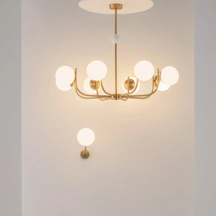 Suspension luminaire rendez vous ramification en branches dorées avec globes en verre transparent dépoli sphériques