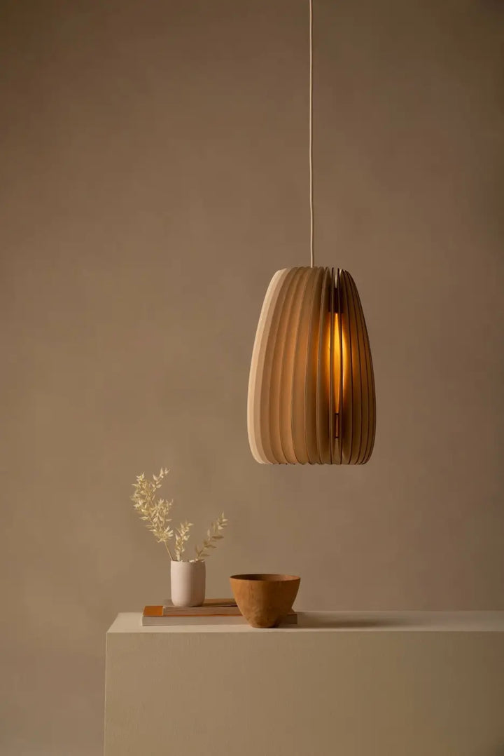 Suspension Secundum de Schneid Studio en bois de peuplier