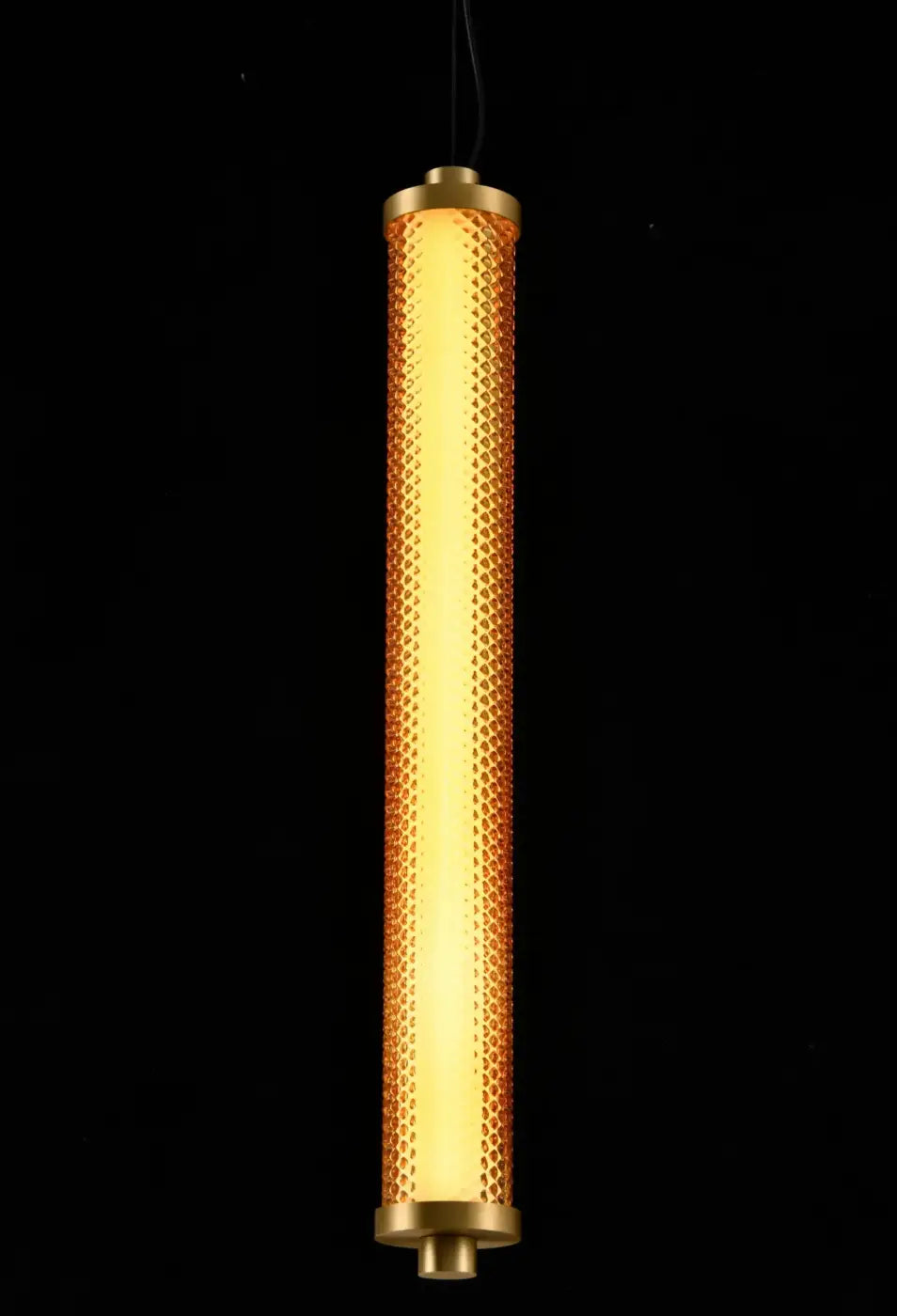 Suspension tiffany verticale dorée cylindrique avec surface texturée alvéolée et éclairage jaune chaud
