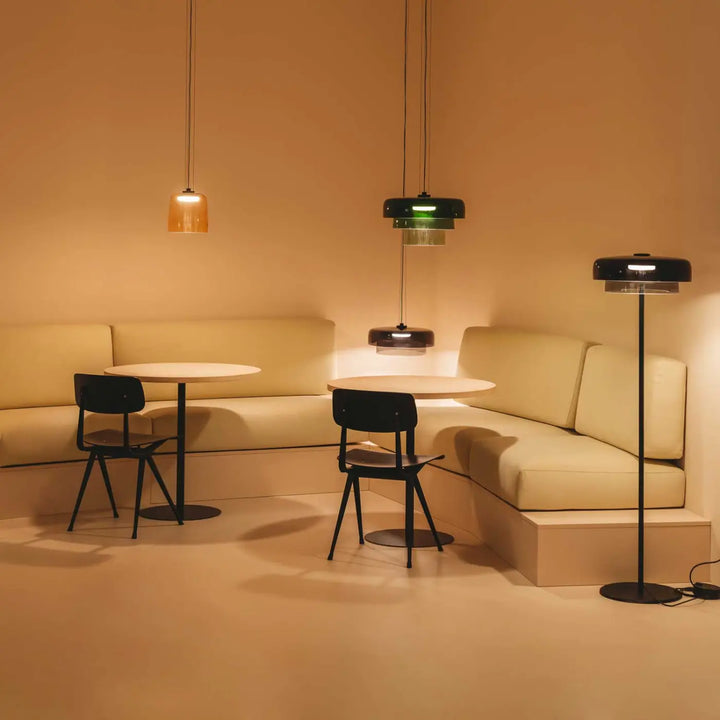 Suspension Levels en verre vert dans un intérieur