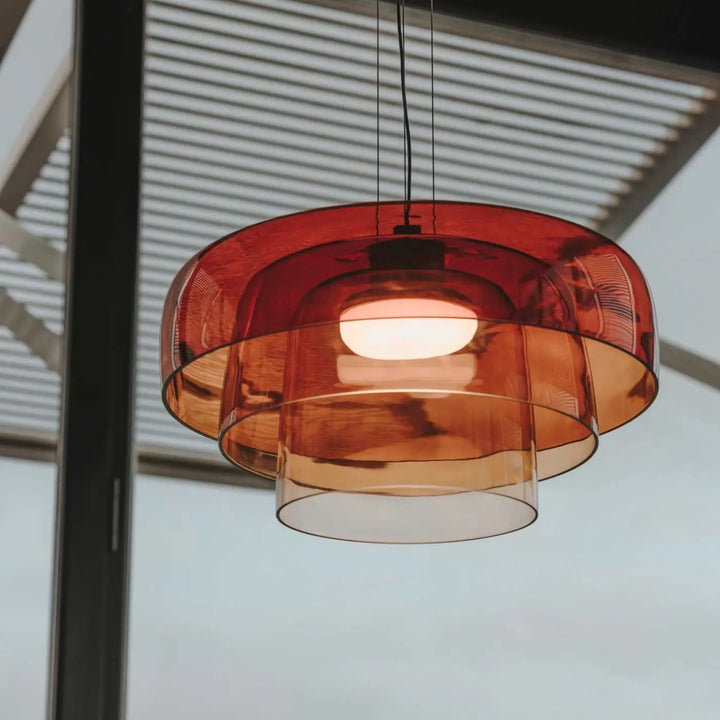 Ambiance avec la suspension Levels 3 en verre ambré #couleur_orange