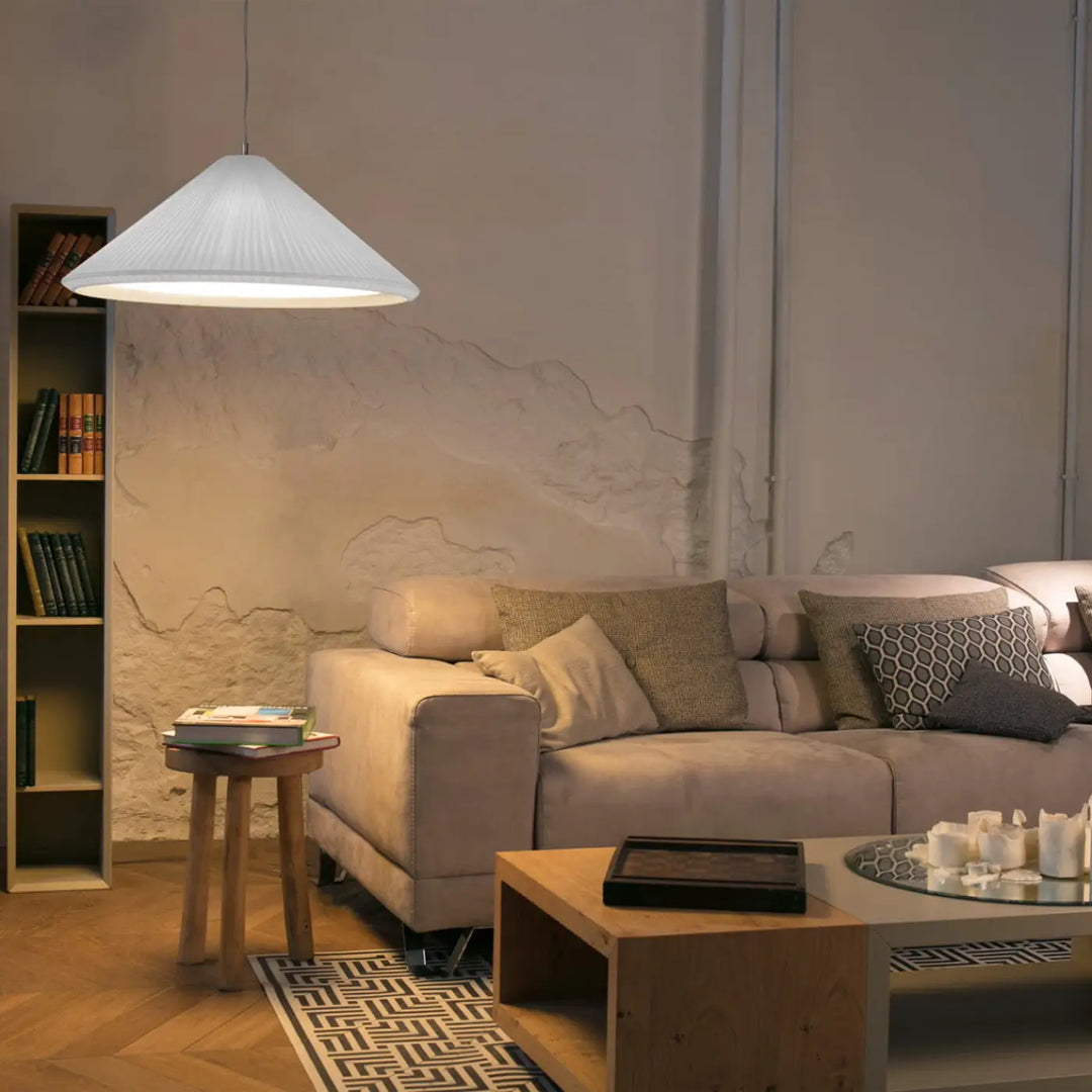 Suspension Saigon In blanche de Faro Barcelona en situation