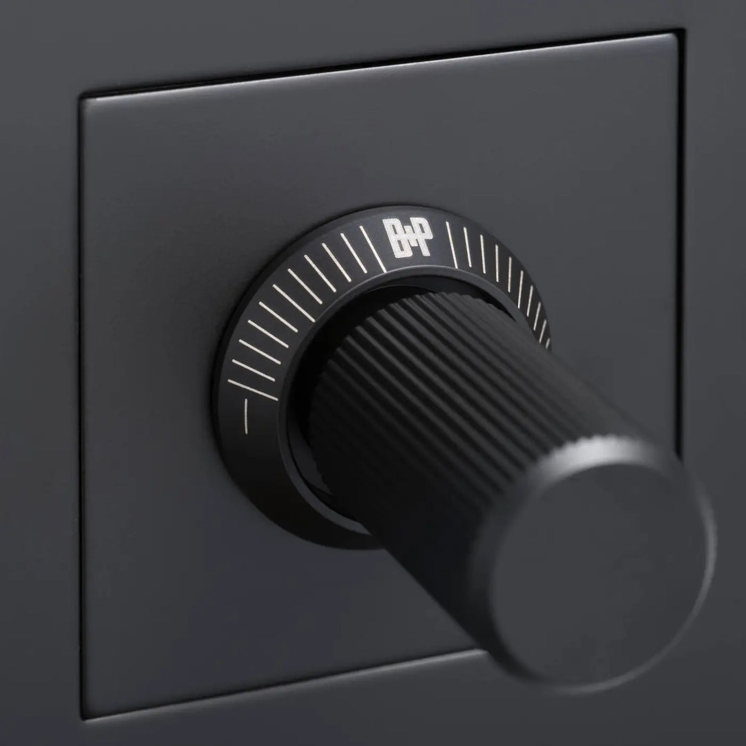 Détail du variateur Dimmer à gravure alignée noir #couleur_noir