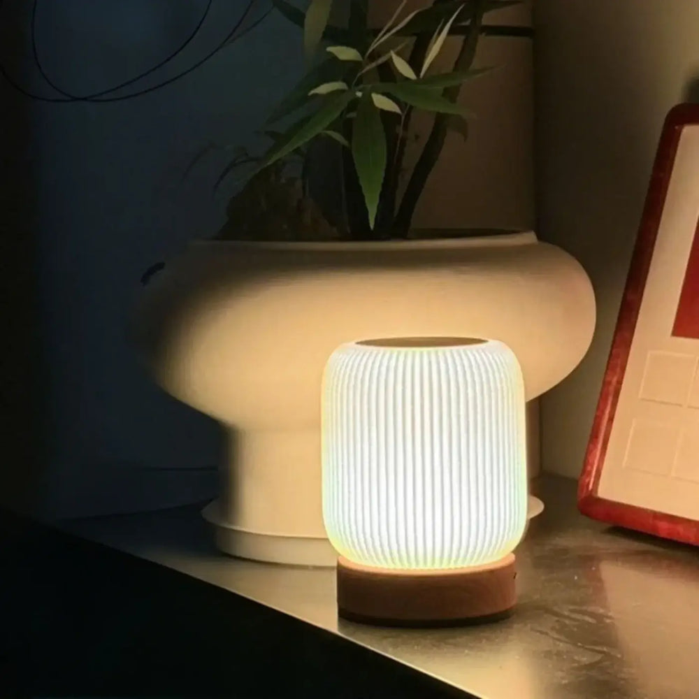Veilleuse moderne flamara à lumière douce avec base en bois et ambiance cocooning pour une atmosphère chaleureuse