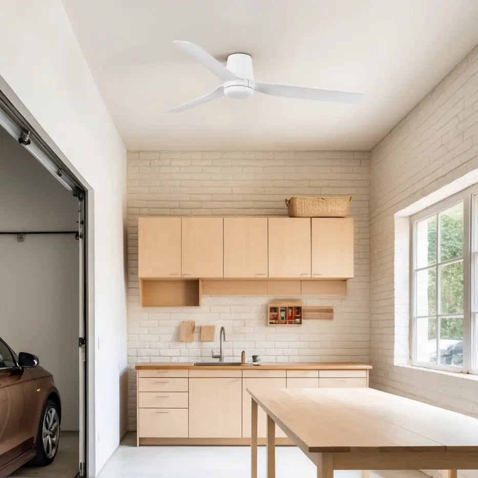 Ventilateur de plafond Punt Tub blanc en situation