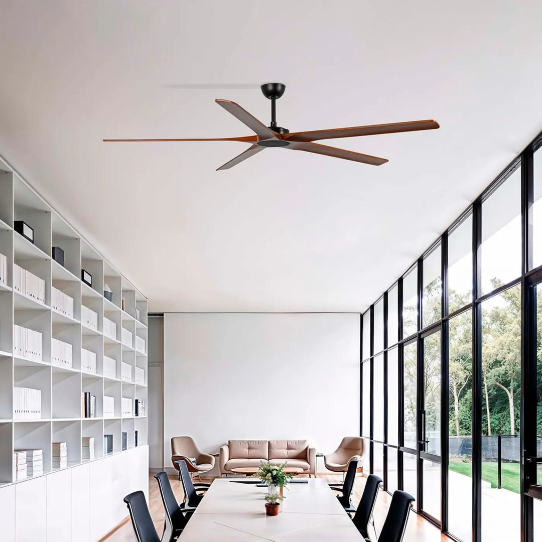 Ventilateur de plafond Bigwood noir et noyer foncé en situation