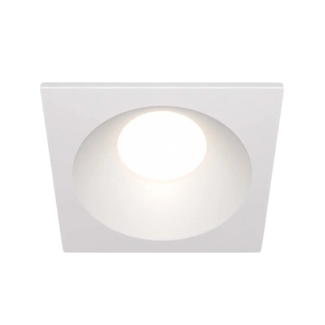 Zoom spot encastré carré protégé en acier blanc avec centre circulaire lumineux pour projections d’eau
